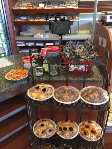 Traub's Bakery: 1020 Lincoln Avenue, Prospect Park, PA 19076